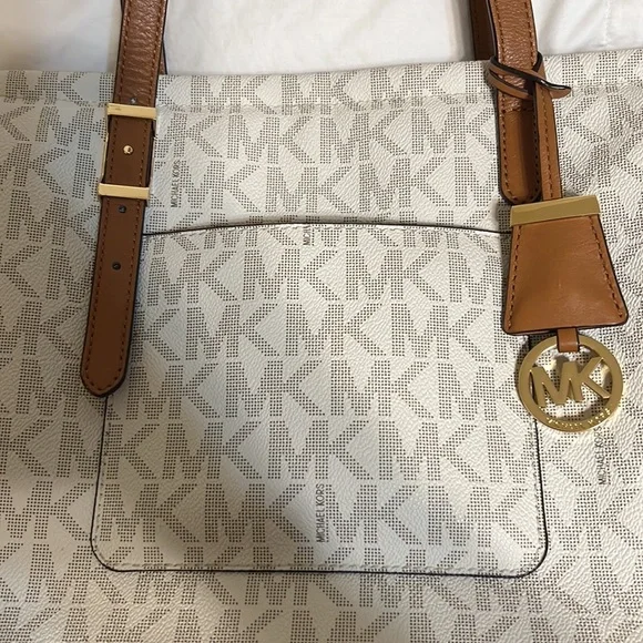 ๐ฅ LOWEST PRICE (small stain & imperfection) - Picture 3 of 15